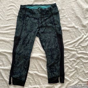 Women’s Activewear capri leggings, size S.
